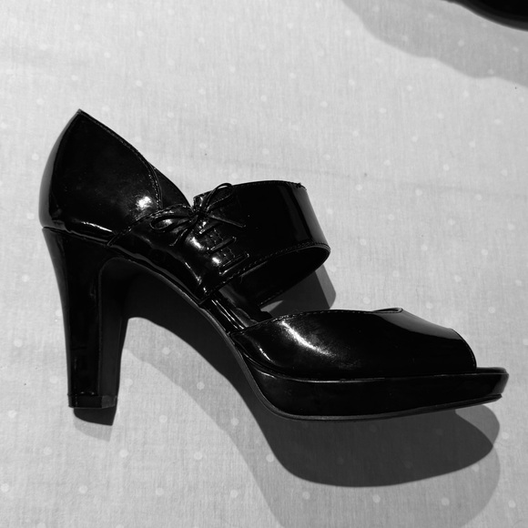 Maurices Black Women's Heels open toe with bow, patent leather, size 8.5 - Picture 7 of 9